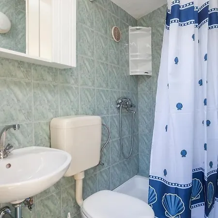 Sweet Shelter With Jacuzzi Dom wakacyjny Živogošće