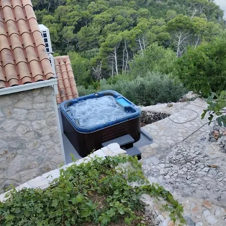 Sweet Shelter With Jacuzzi *