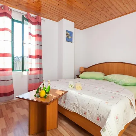 別荘 Sweet Shelter With Jacuzzi